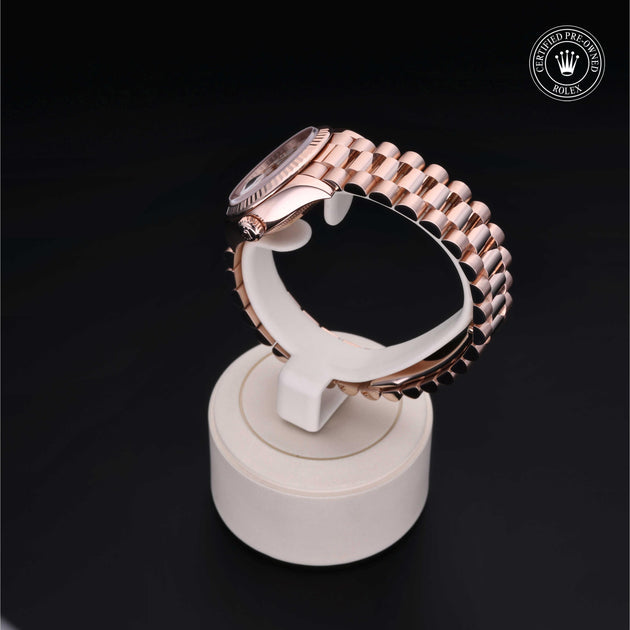 2019, 28 mm, Everose Gold


