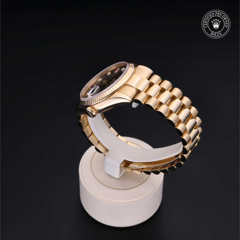 2011, 36mm, Yellow Gold



