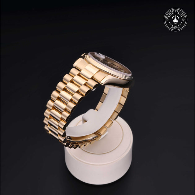 2011, 36mm, Yellow Gold


