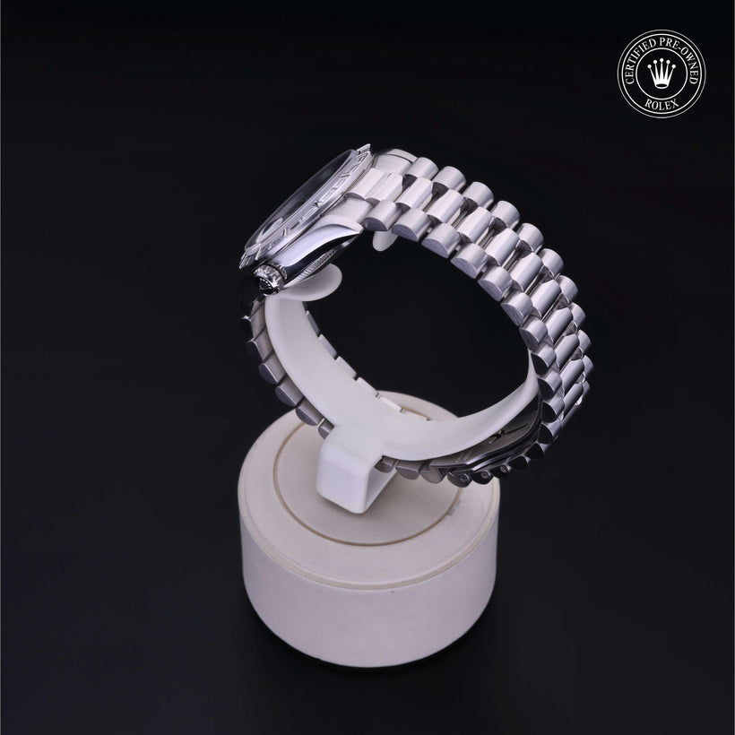2001, 31mm, Platinum


