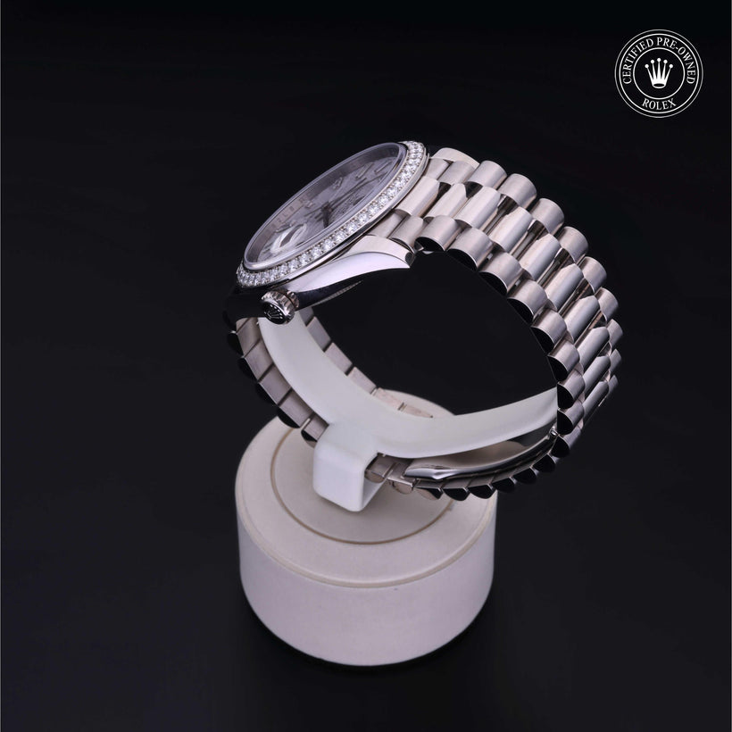 2020, 40 mm, White Gold


