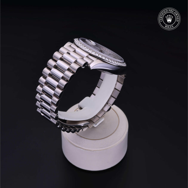 2020, 40 mm, White Gold


