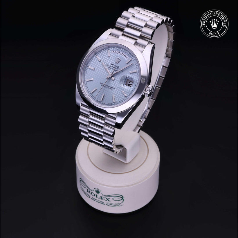2019, 40 mm, Platinum


