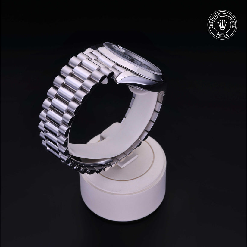 2019, 40 mm, Platinum



