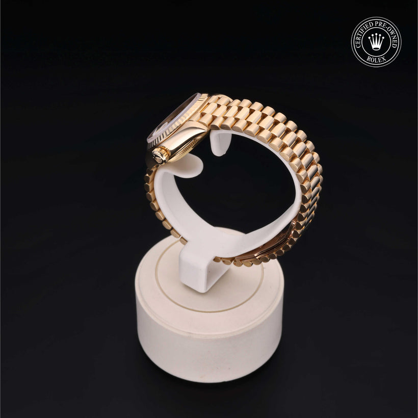 1993, 26 mm, Yellow Gold


