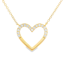 This beautiful 14k yellow gold necklace features a heart pendant wi...