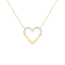 This beautiful 14k yellow gold necklace features a heart pendant wi...