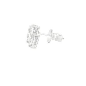 These dainty yet beautiful 18k white gold earrings feature 4 pear s...