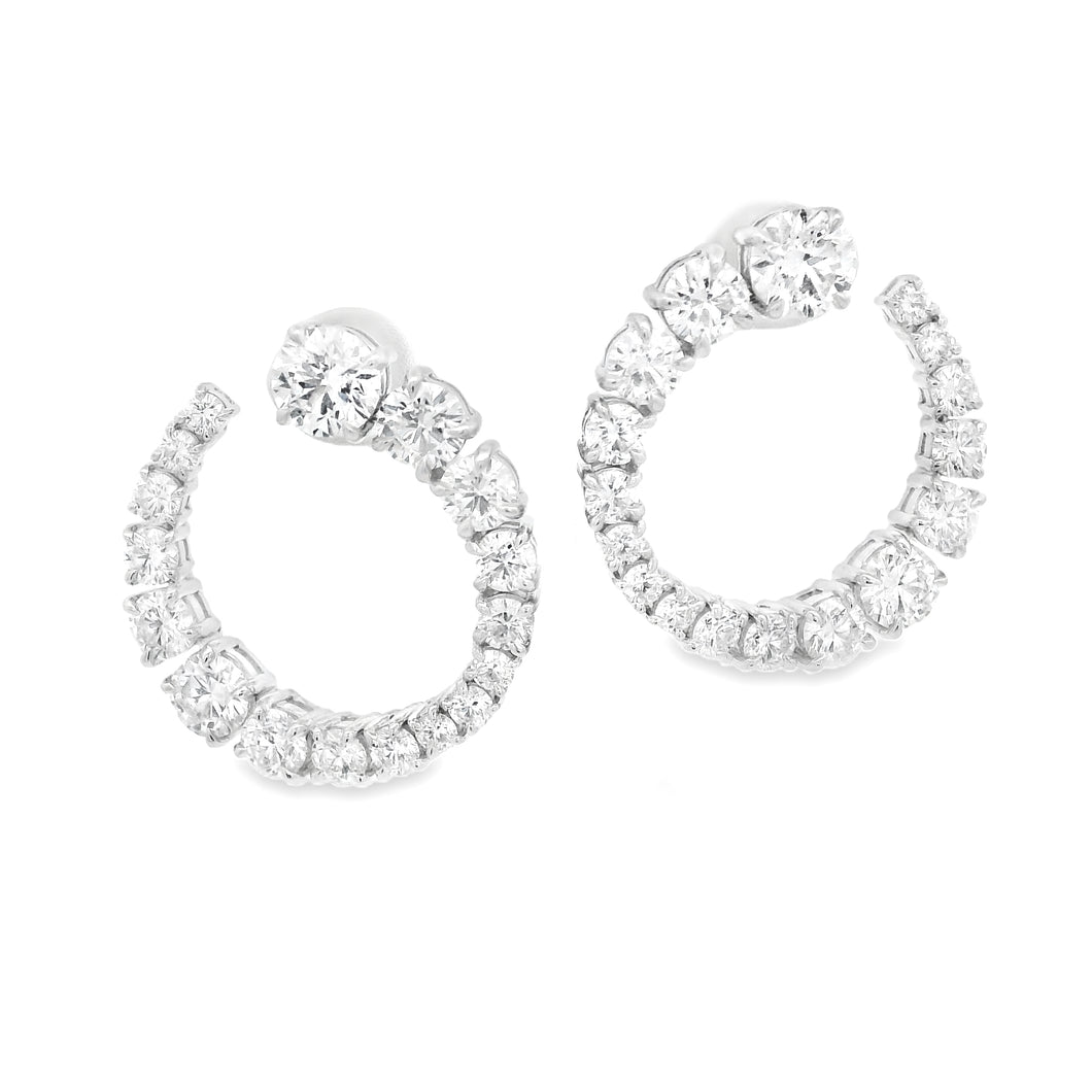 These beautiful 18k white gold wave circle earrings feature 34 roun...