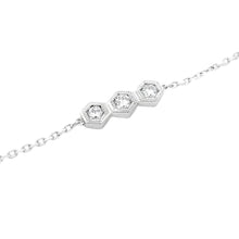 This beautiful 18k gold bracelet features round brilliant cut diamo...