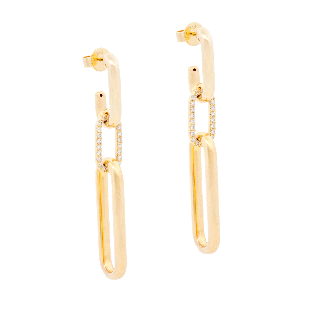 These 14k yellow gold link drop earrings feature pave-set round bri...