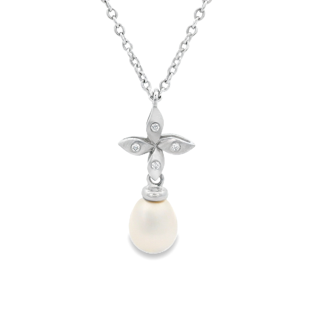 18k white gold pendant with a fresh water cultured pearl and 4 roun...