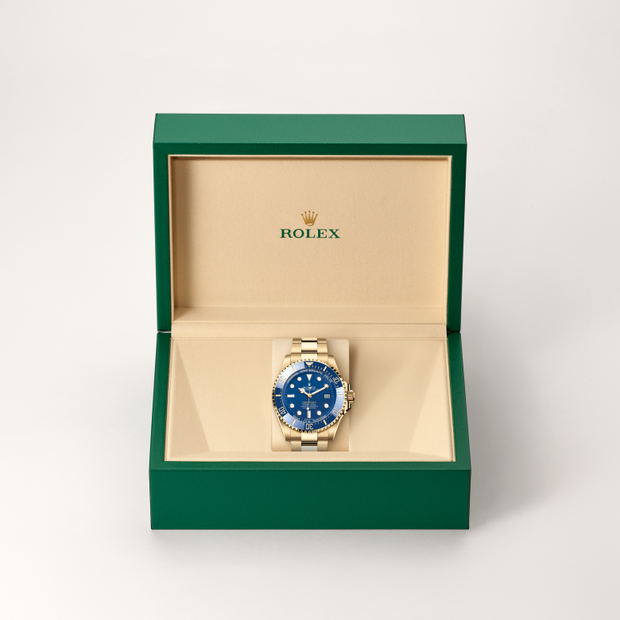 Oyster, 44 mm, yellow gold