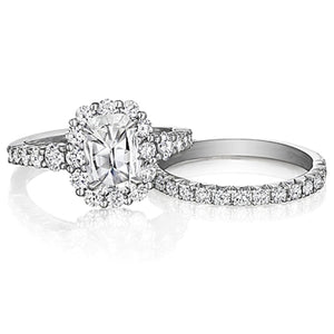 Henri Daussi Graduated Diamond Engagement Ring