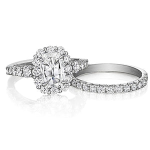 Henri Daussi Graduated Diamond Engagement Ring