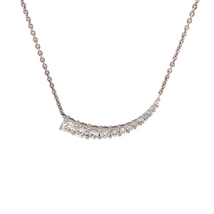 This necklace features round brilliant cut diamonds that total 0.48ct