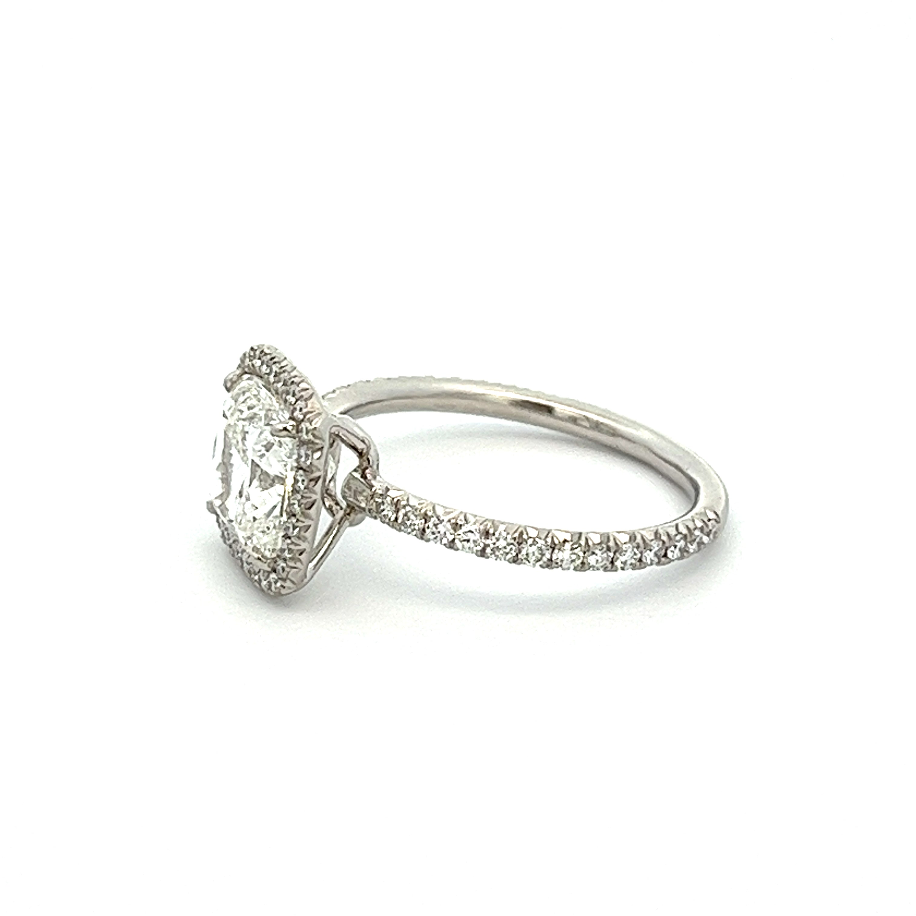 Cushion cut halo deals platinum engagement rings