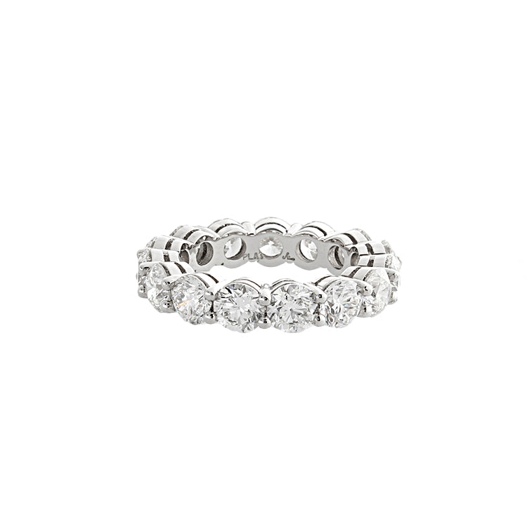 This diamond eternity band features round brilliant cut diamonds th...
