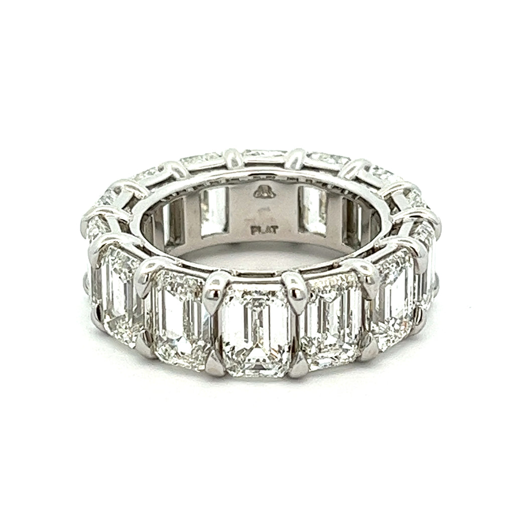 


 
Stunning emerald cut diamonds are set in shared prongs that ru...