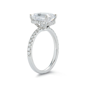 This 18k white gold diamond engagement ring setting features round ...