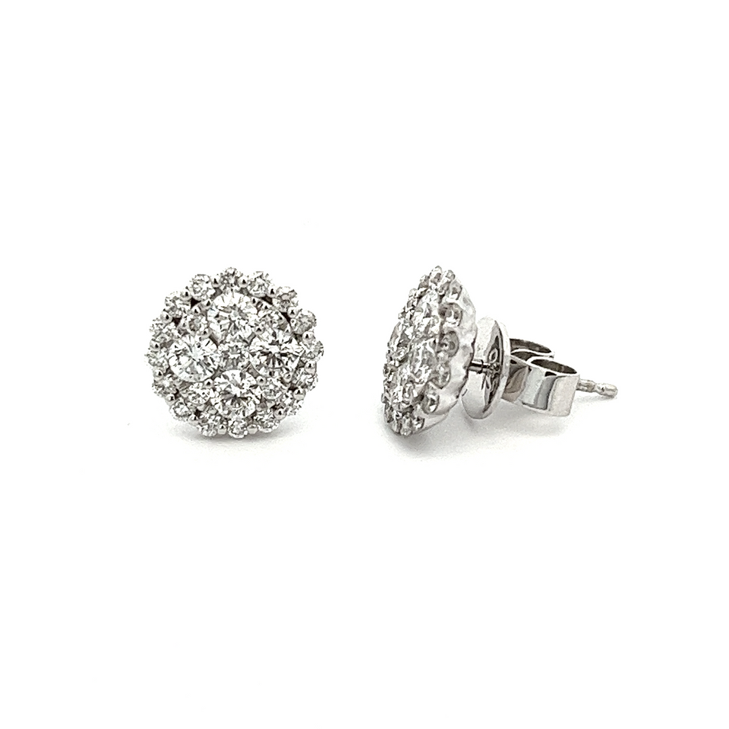 These beautiful 18k white gold stud earrings feature round brillian...