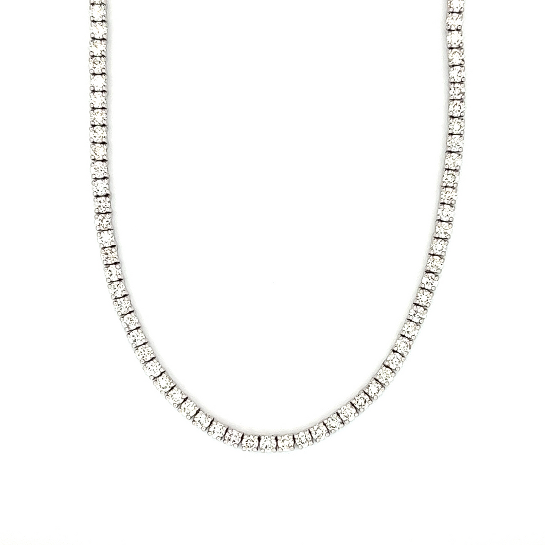 This beautiful 14k white gold necklace features round brilliant cut...