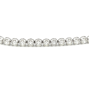 This gorgeous 18k white gold diamond bracelet features 32 round bri...