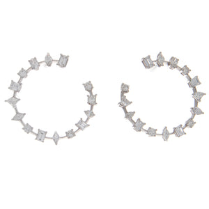 These circular earrings feature diamonds in different shapes totali...