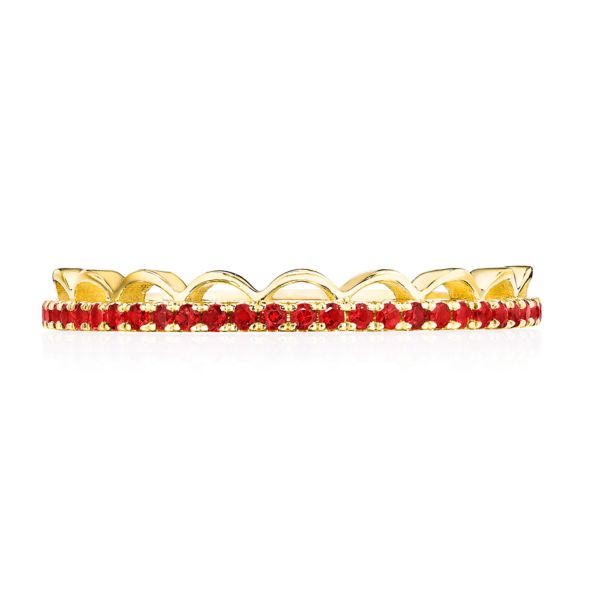
Every queen deserves her crown. Yellow gold and vibrant red rubies...
