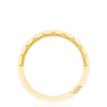 
Every queen deserves her crown. Raising the iconic Tacori crescent...