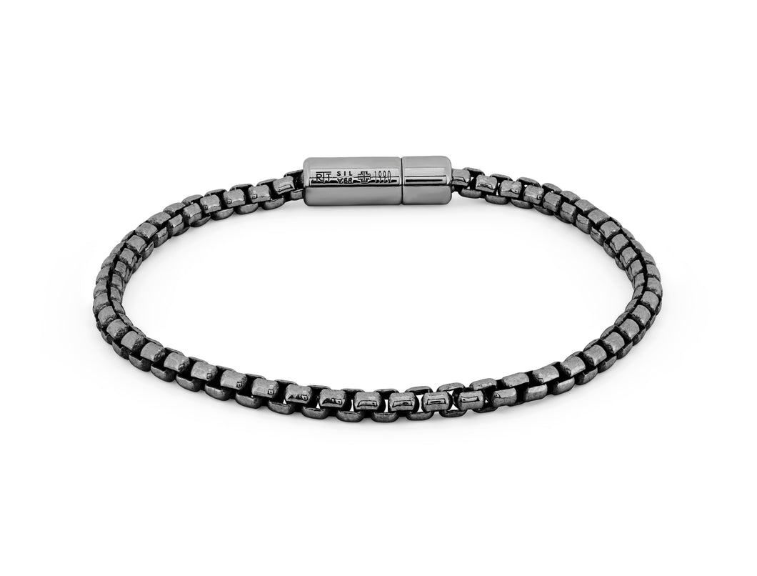 








A sleek silver box chain fits into our signature pop clasp...
