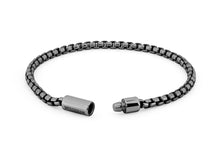 








A sleek silver box chain fits into our signature pop clasp...