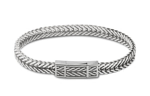 








This bold chain bracelet features a single wrap chain form...