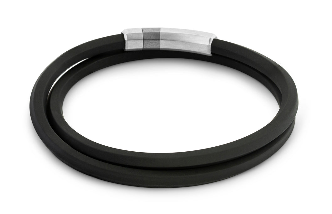 








This geometric bracelet uses black faceted rubber for a ca...