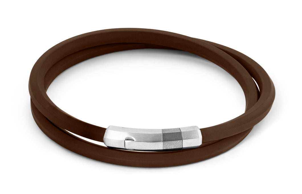 








This geometric bracelet uses brown faceted rubber for a ca...