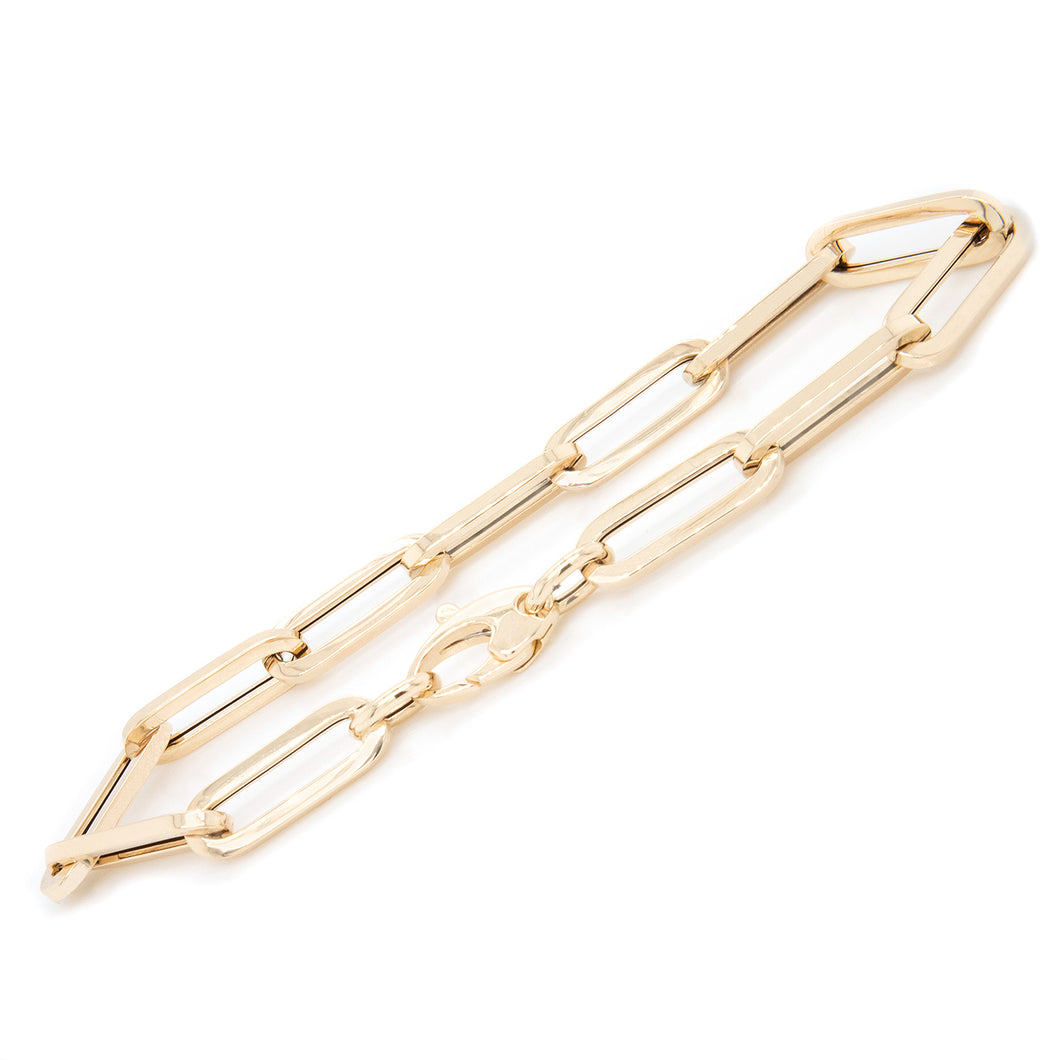 stylish and easy to stack gold paper link bracelet with clasp closure.