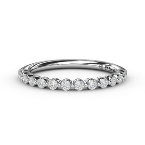 Fana Single Prong Set Anniversary Band