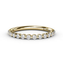 Fana Single Prong Set Anniversary Band