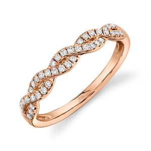 This diamond twist band features .22cts of round brilliant cut diam...