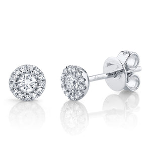 These diamond stud earrings feature round brilliant cut diamonds th...