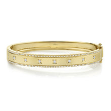 This diamond bangle features .55cts of round brilliant cut diamonds.