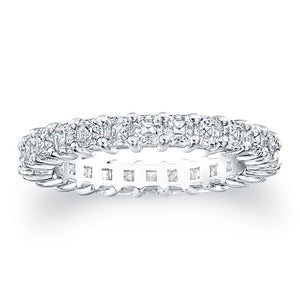 
Asscher cut diamonds are set in a continuous circle using shared p...