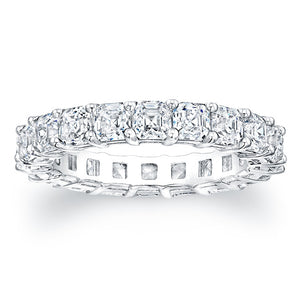 
Asscher cut diamonds are set in a continuous circle using shared p...