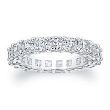
Asscher cut diamonds are set in a continuous circle using shared p...