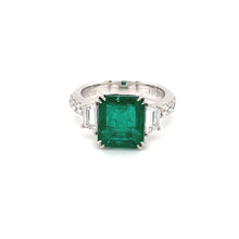 18k White Gold Emerald & Diamond Ring