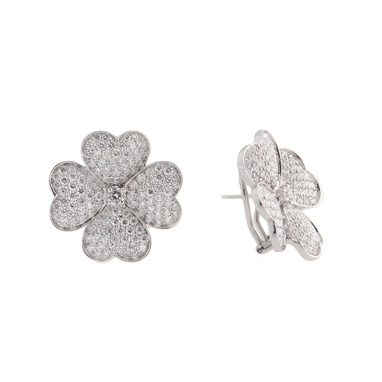These stunning earrings feature round brilliant cut diamonds that t...