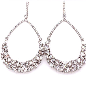 These diamond earrings feature 1.13cts of round brilliant cut diamo...