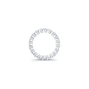 
Radiant cut diamonds are set in a continuous circle using shared p...