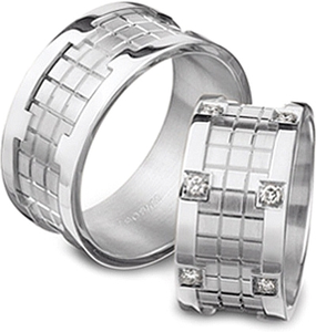 This wedding band by Furrer Jacot features a unique checkerboard de...