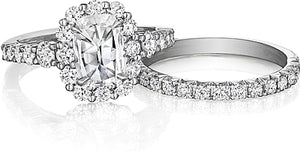 Henri Daussi Graduated Diamond Engagement Ring